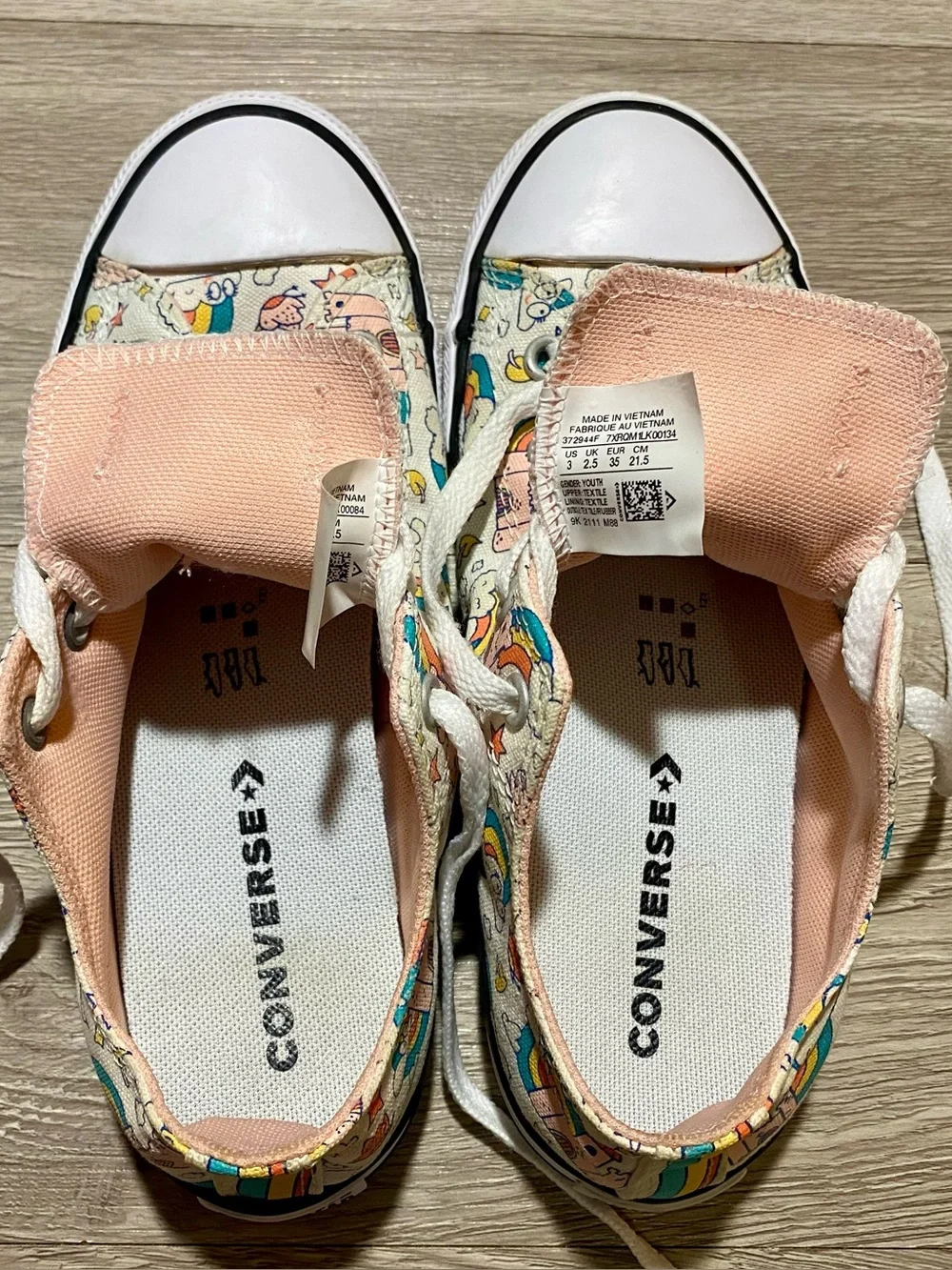 Converse ~ Castles & Rainbows ~ Size 3 Youth = Women’s Size 4